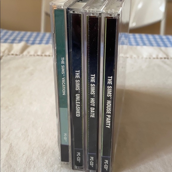 4 Sim games - Picture 2 of 6